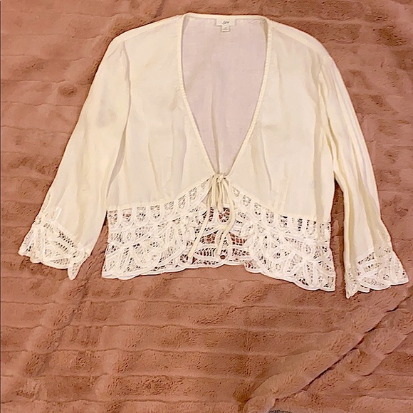 J. Jill Tops - 100% linin J. Jill top w patterned lace detail